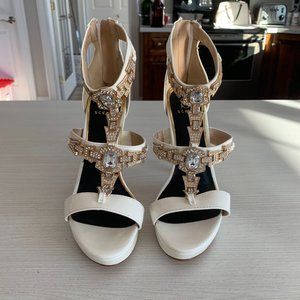 White Heeled Sandals- Size 7-NEW Never Worn